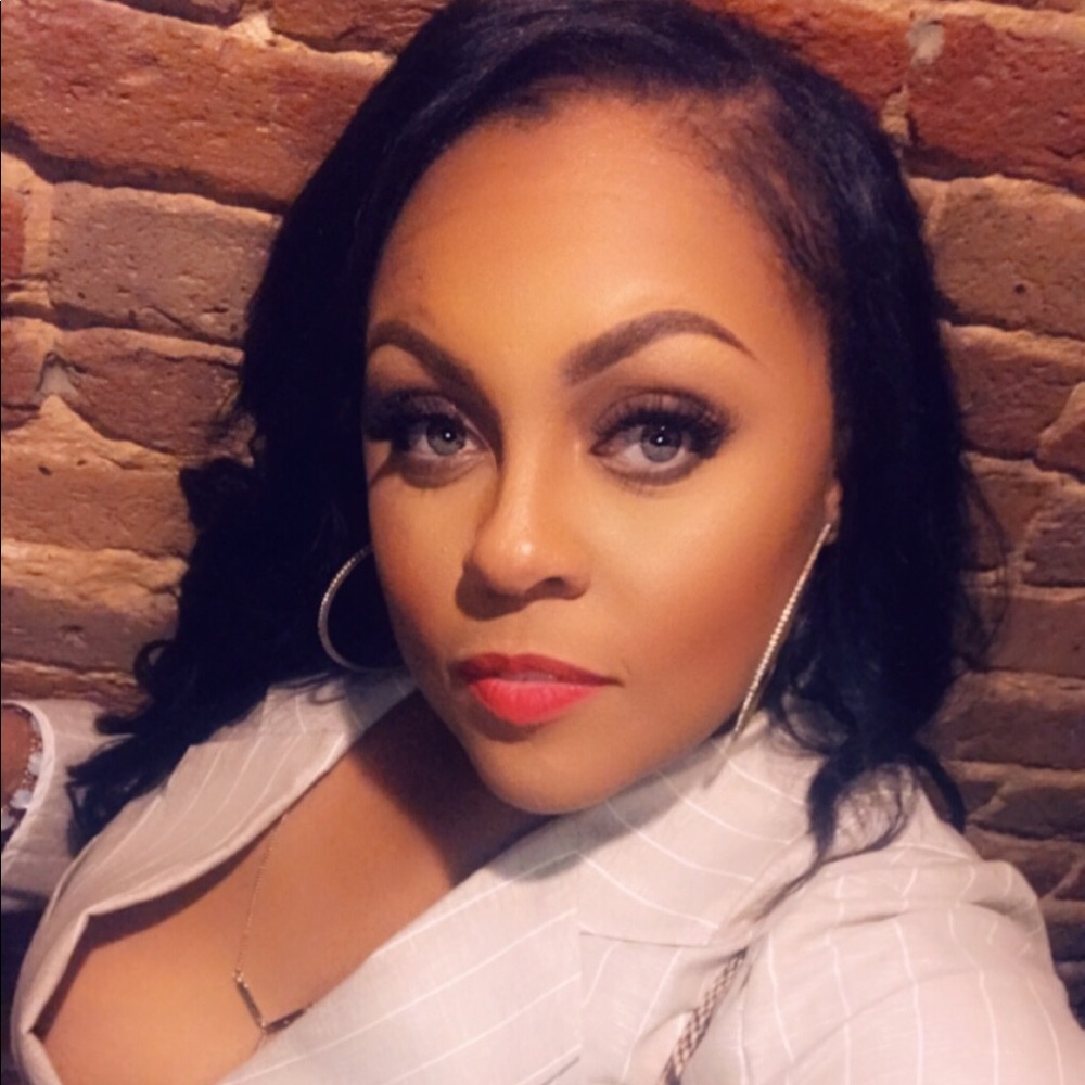 Meet your Posher, Deanta